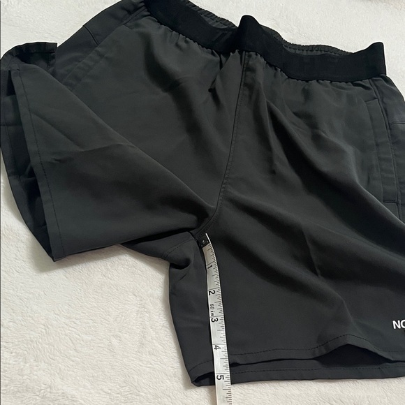 The North Face boys Charcoal Athletic Shorts - Picture 8 of 8